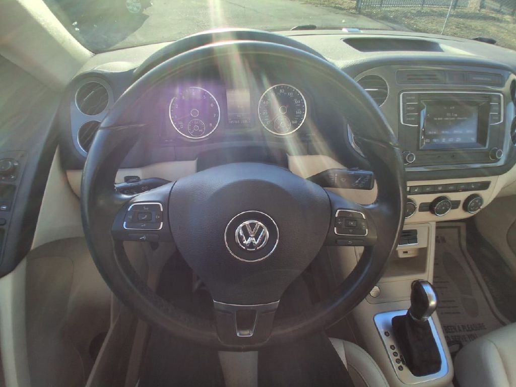 Volkswagen Tiguan S 2016