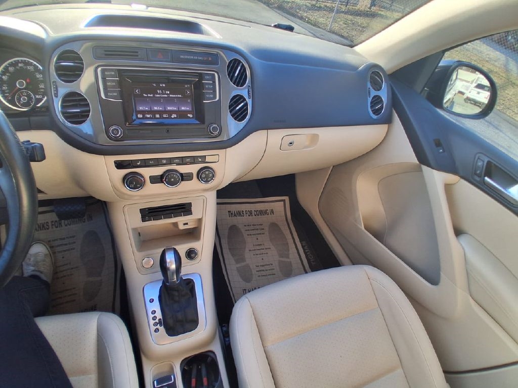 Volkswagen Tiguan S 2016