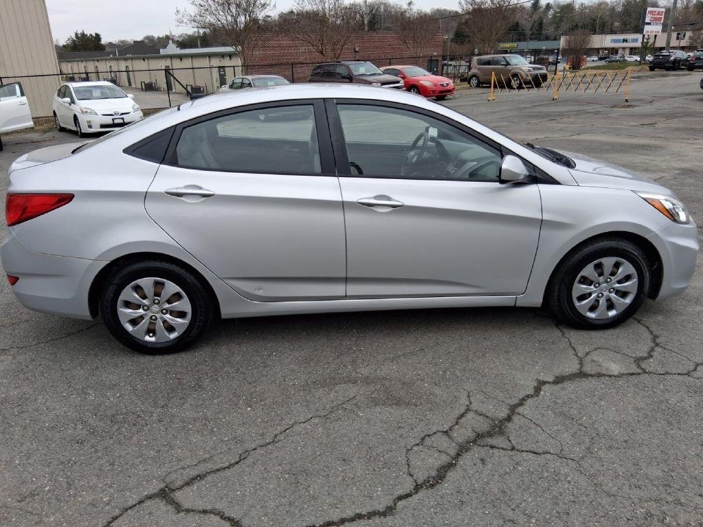 Hyundai Accent SE 4-Door 6A 2017