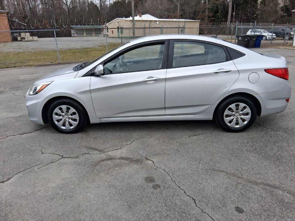 Hyundai Accent SE 4-Door 6A 2017