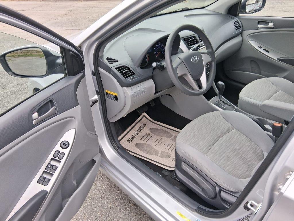 Hyundai Accent SE 4-Door 6A 2017