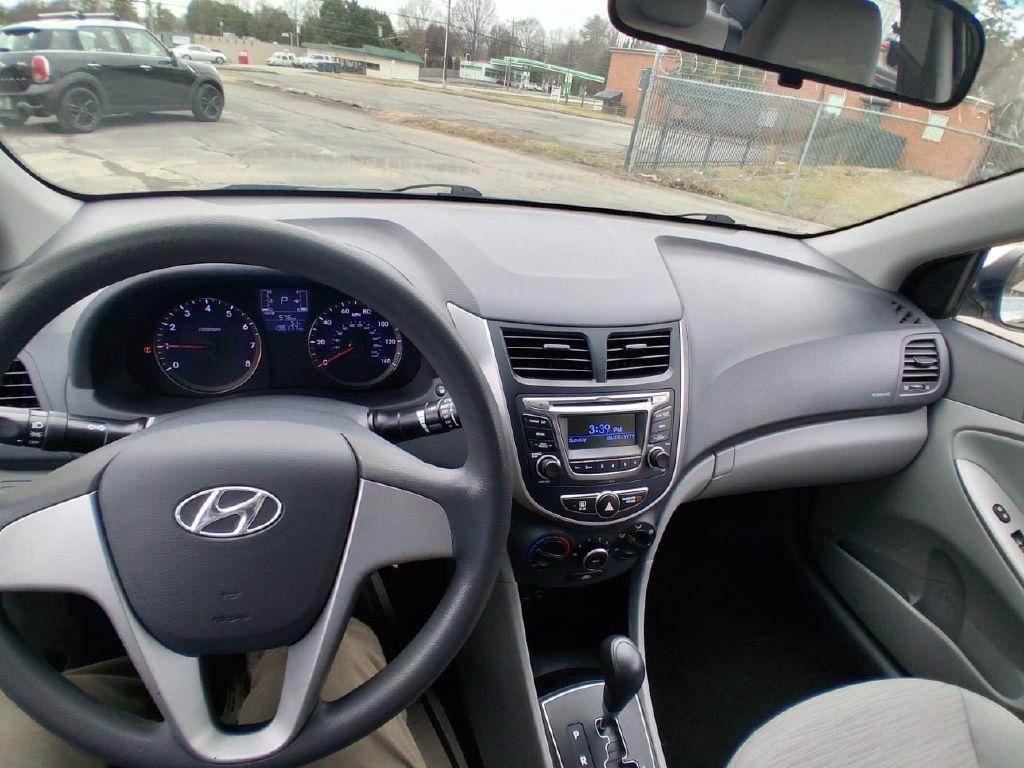 Hyundai Accent SE 4-Door 6A 2017