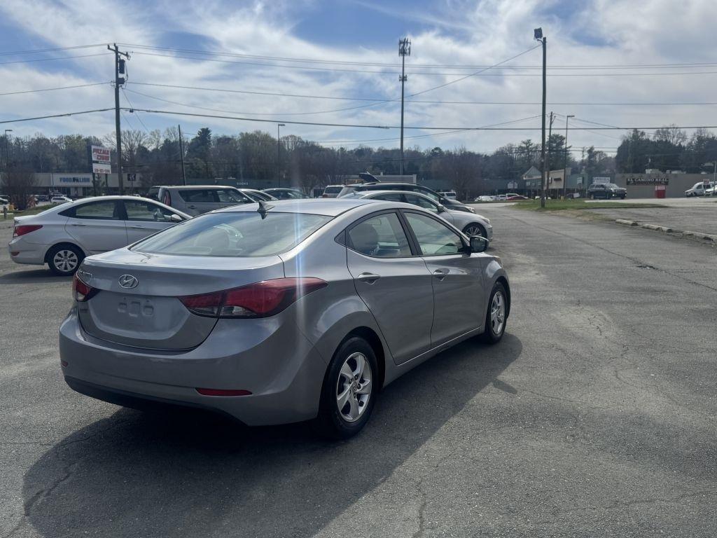 Hyundai Elantra SE 6AT 2015