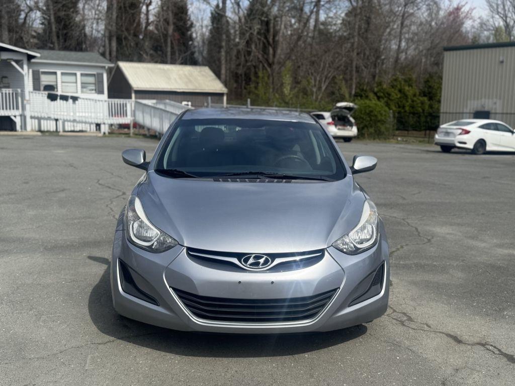 Hyundai Elantra SE 6AT 2015
