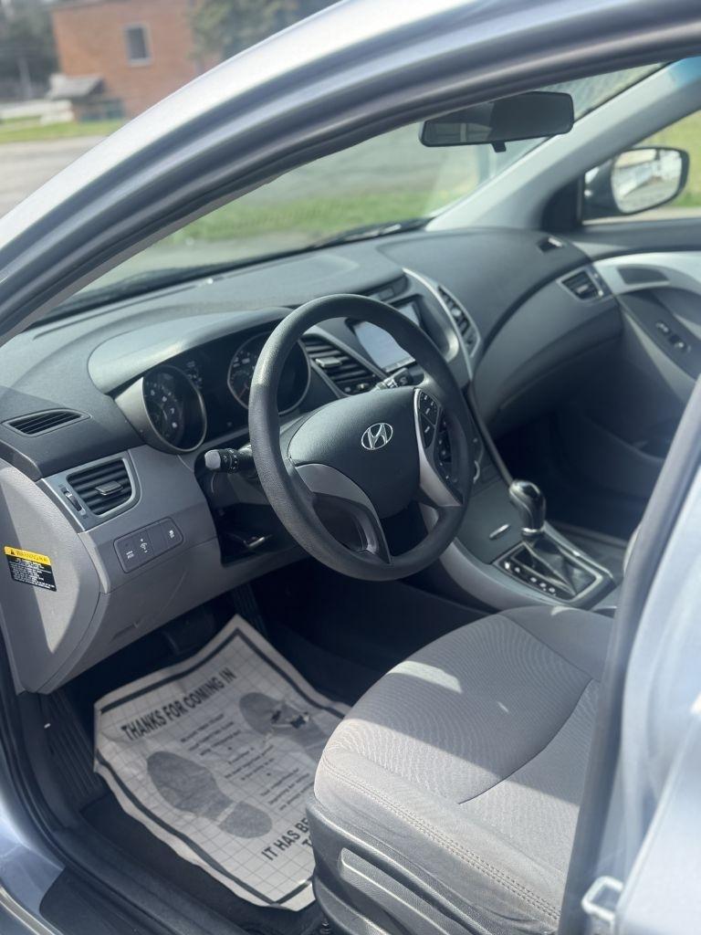 Hyundai Elantra SE 6AT 2015