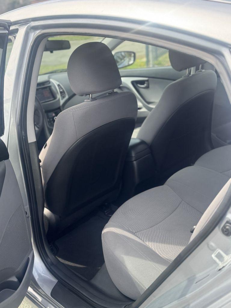 Hyundai Elantra SE 6AT 2015