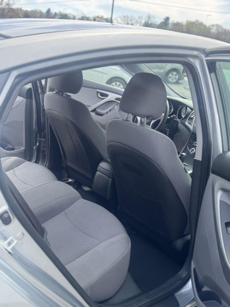 Hyundai Elantra SE 6AT 2015