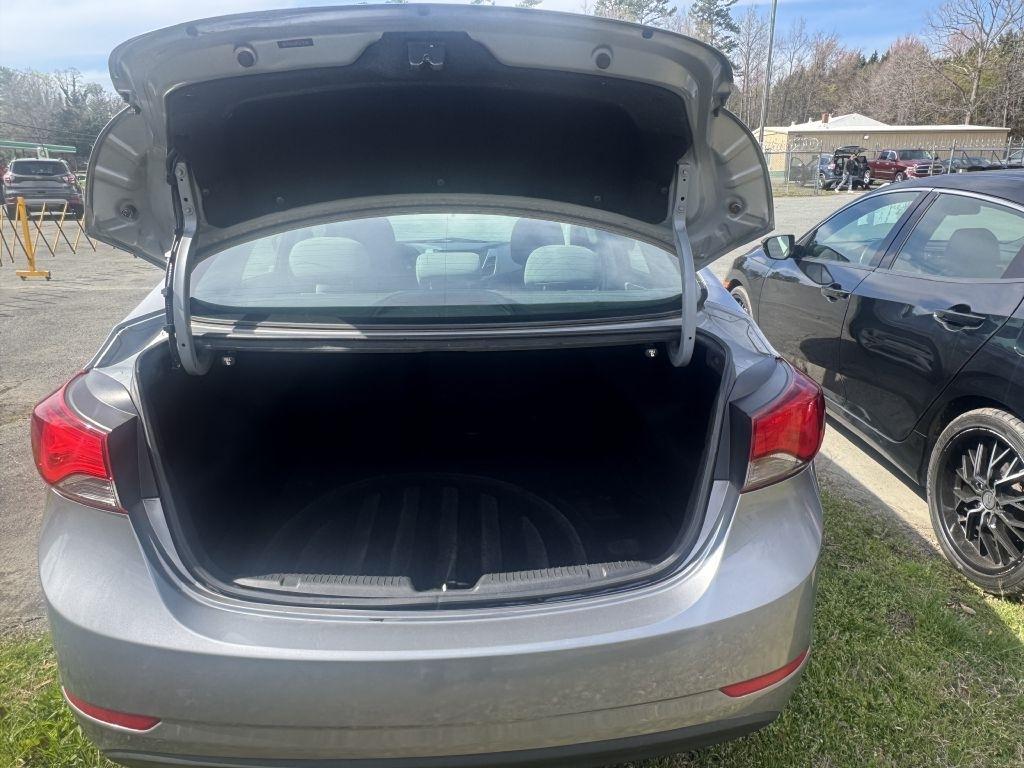 Hyundai Elantra SE 6AT 2015