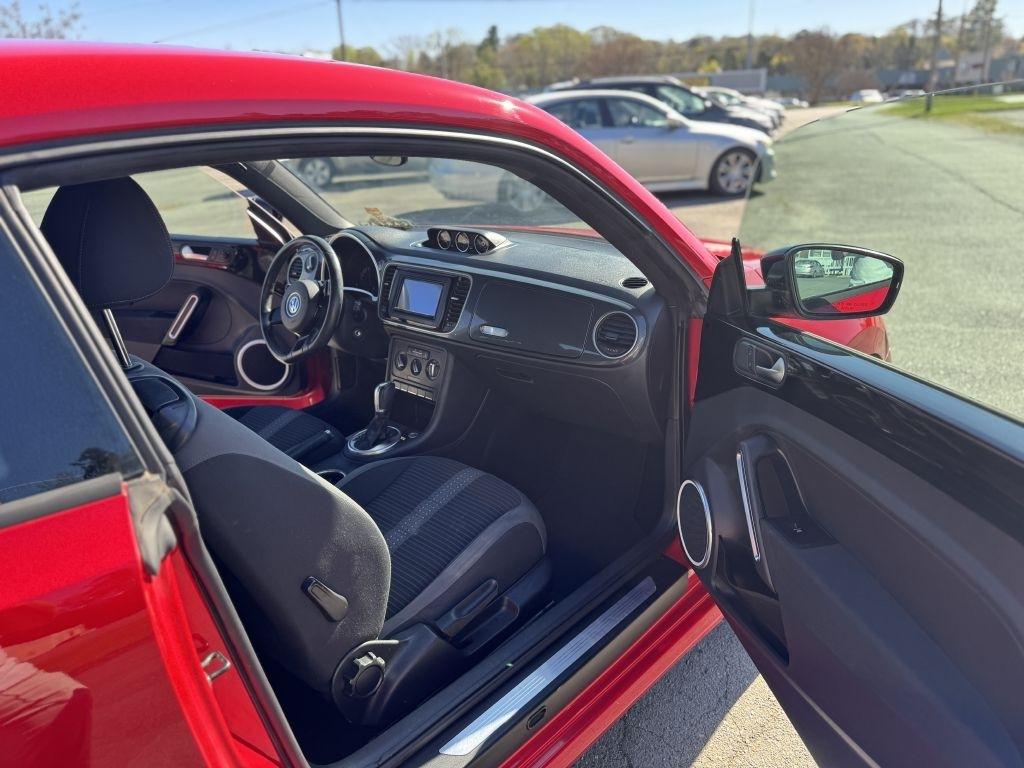 Volkswagen Beetle  2012