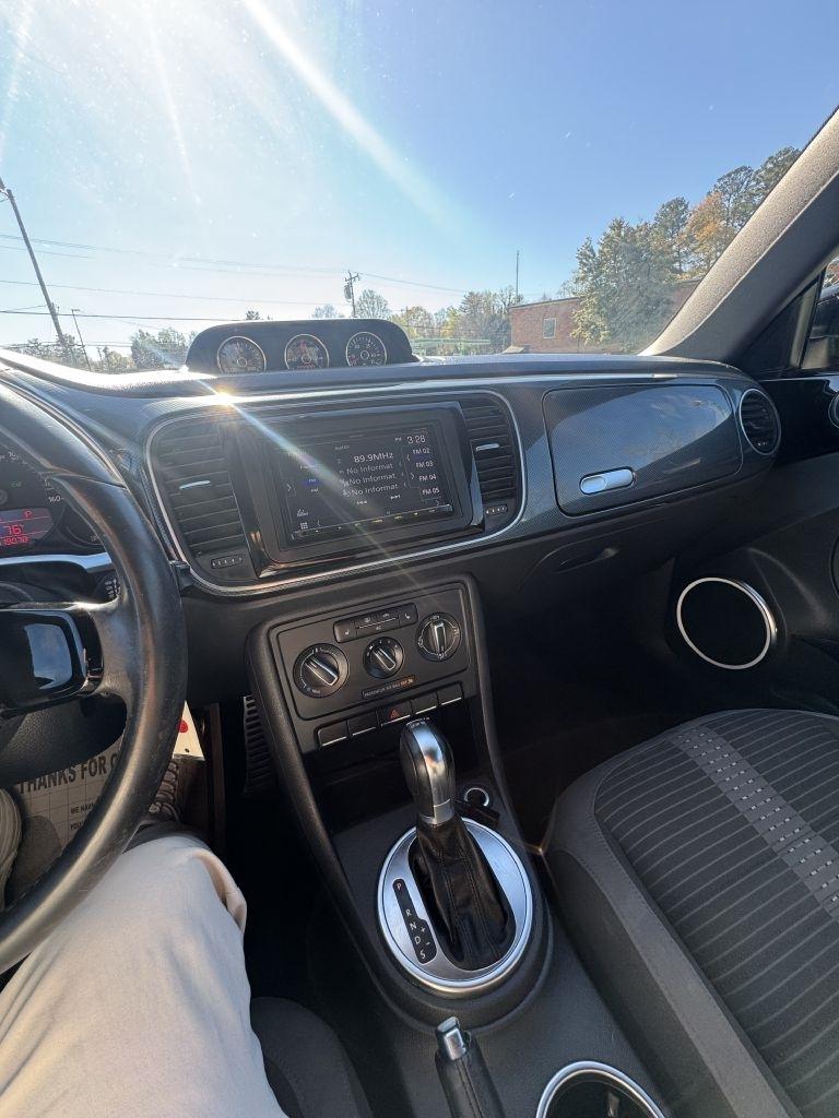 Volkswagen Beetle  2012