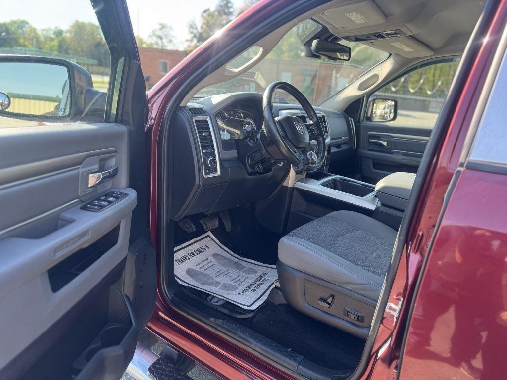 RAM 1500 SLT Crew Cab SWB 4WD 2016