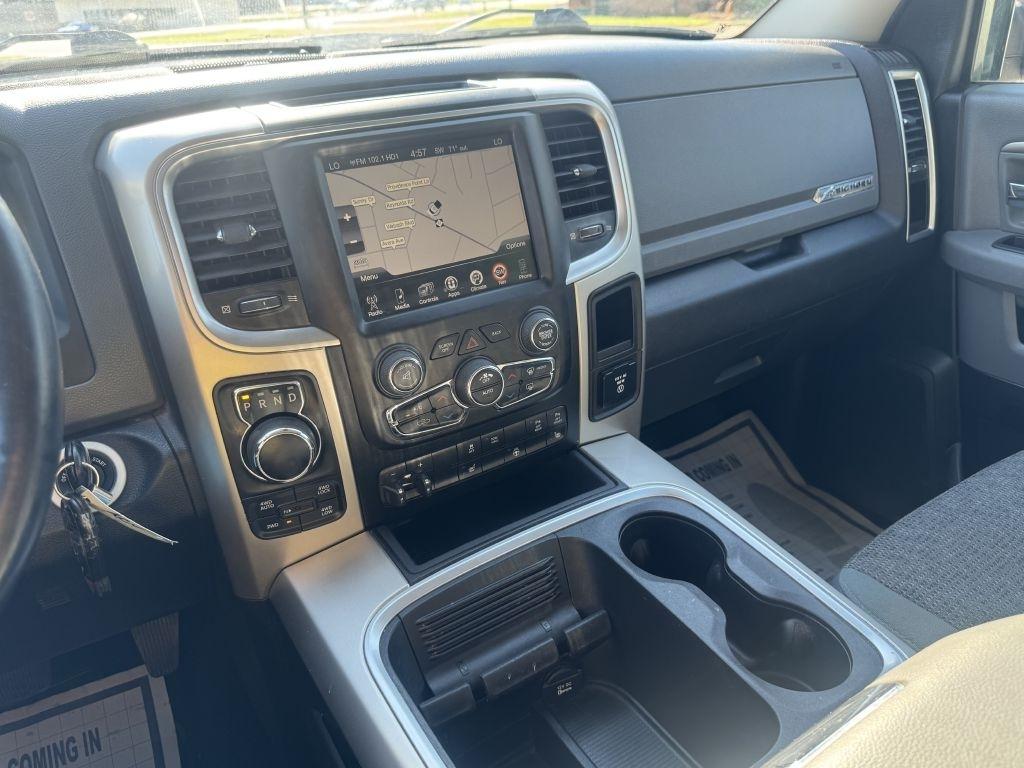 RAM 1500 SLT Crew Cab SWB 4WD 2016