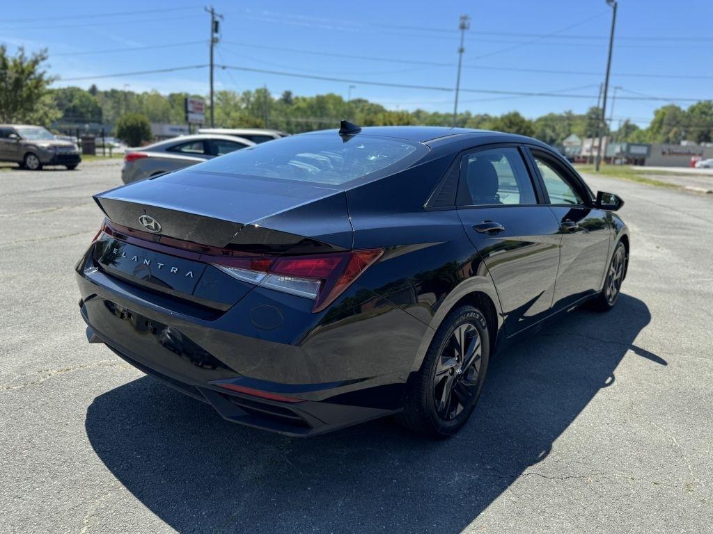 Hyundai Elantra SEL 2021