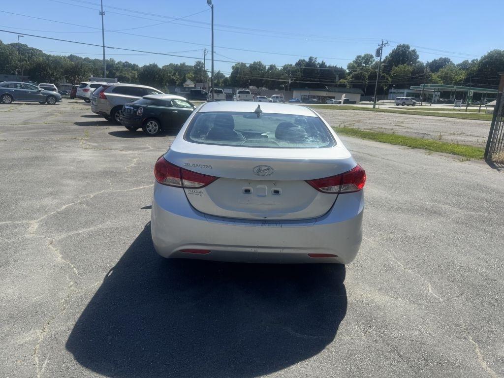 Hyundai Elantra GLS M/T 2013