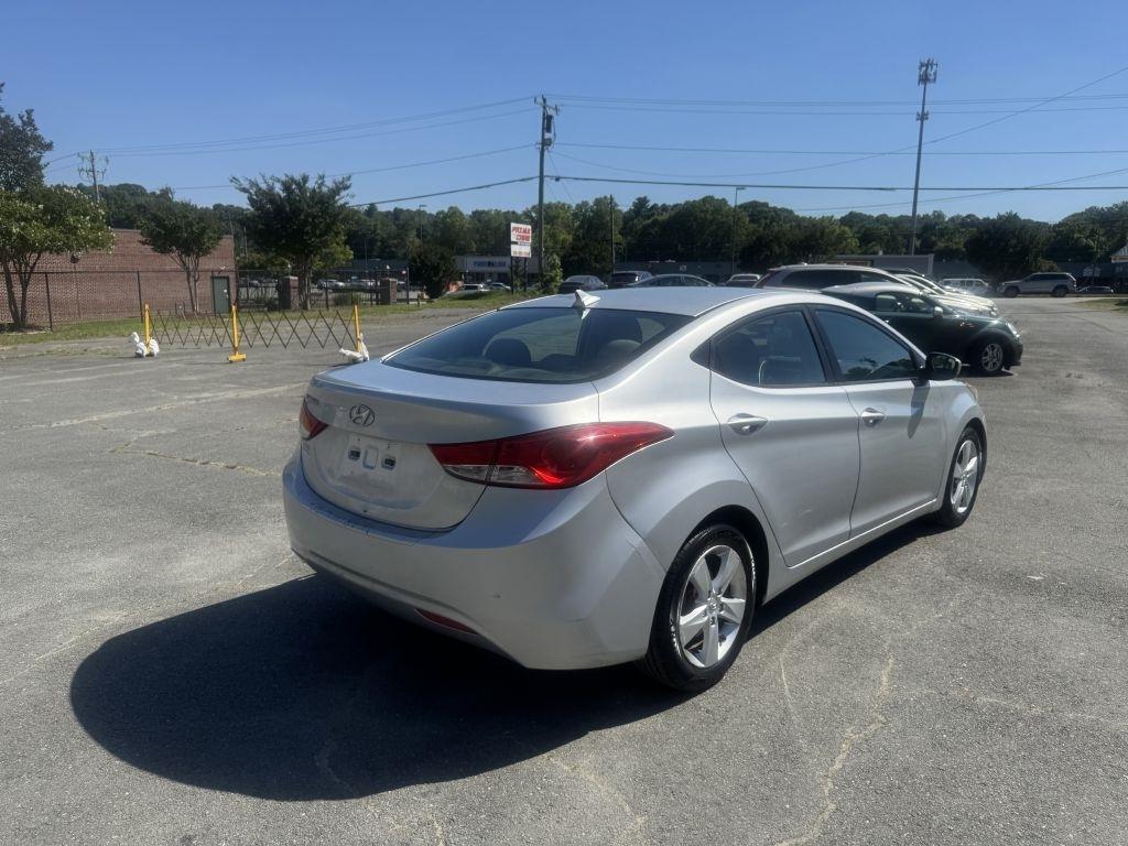 Hyundai Elantra GLS M/T 2013