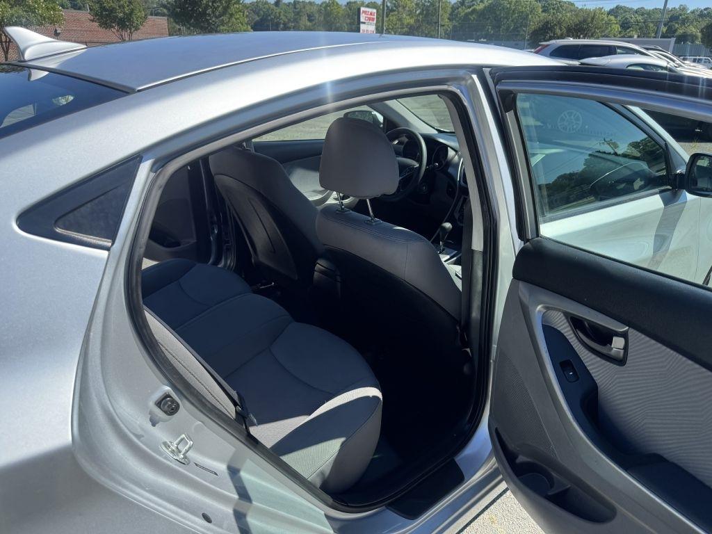 Hyundai Elantra GLS M/T 2013