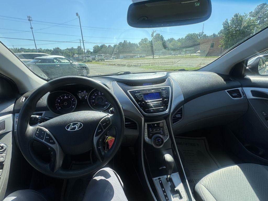 Hyundai Elantra GLS M/T 2013