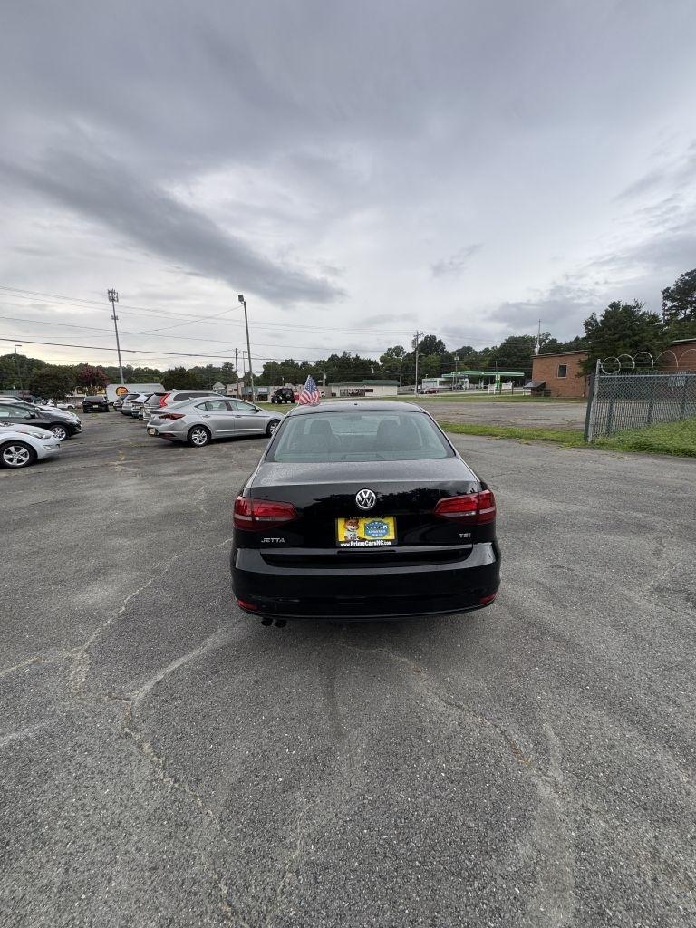 Volkswagen Jetta 1.4T S 6A 2017