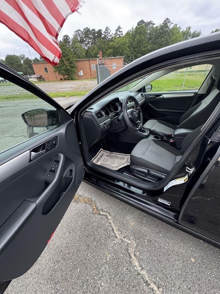 Volkswagen Jetta 1.4T S 6A 2017
