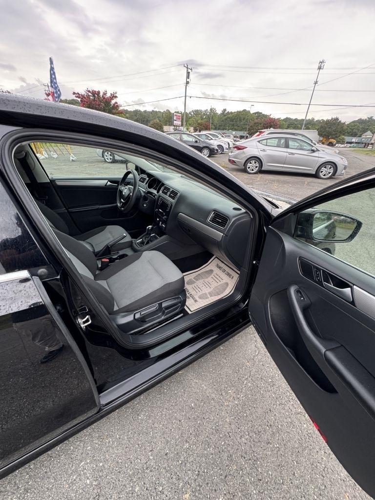 Volkswagen Jetta 1.4T S 6A 2017