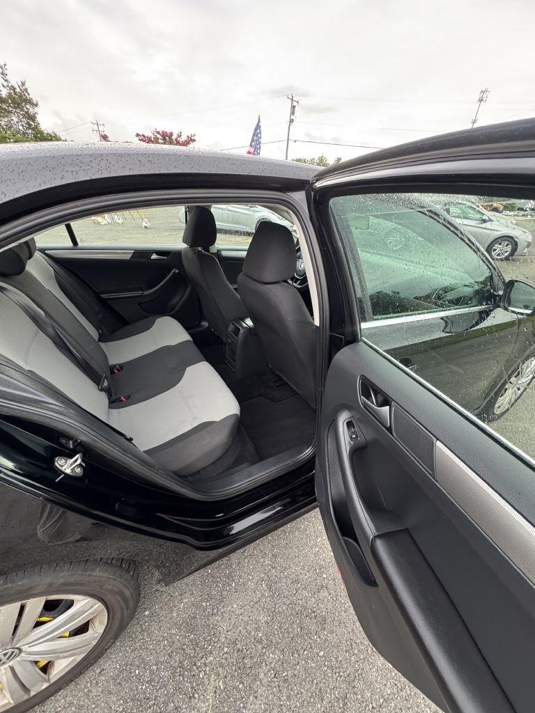 Volkswagen Jetta 1.4T S 6A 2017
