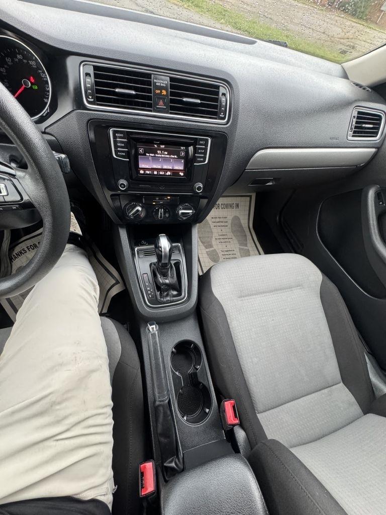 Volkswagen Jetta 1.4T S 6A 2017