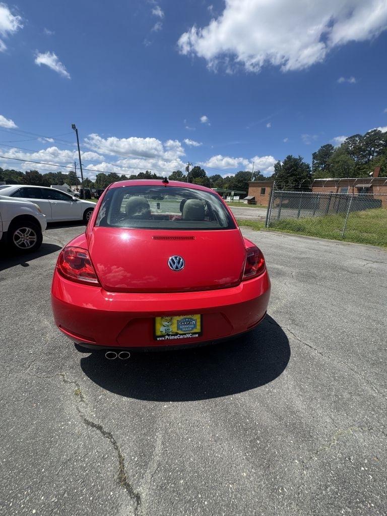 Volkswagen Beetle 2.5L w/Sunroof Sound & Nav 2013