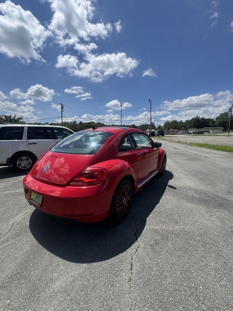 Volkswagen Beetle 2.5L w/Sunroof Sound & Nav 2013