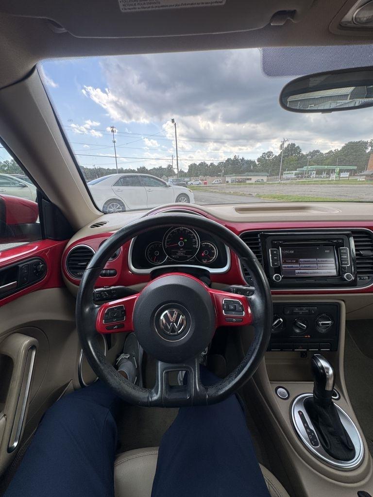Volkswagen Beetle 2.5L w/Sunroof Sound & Nav 2013