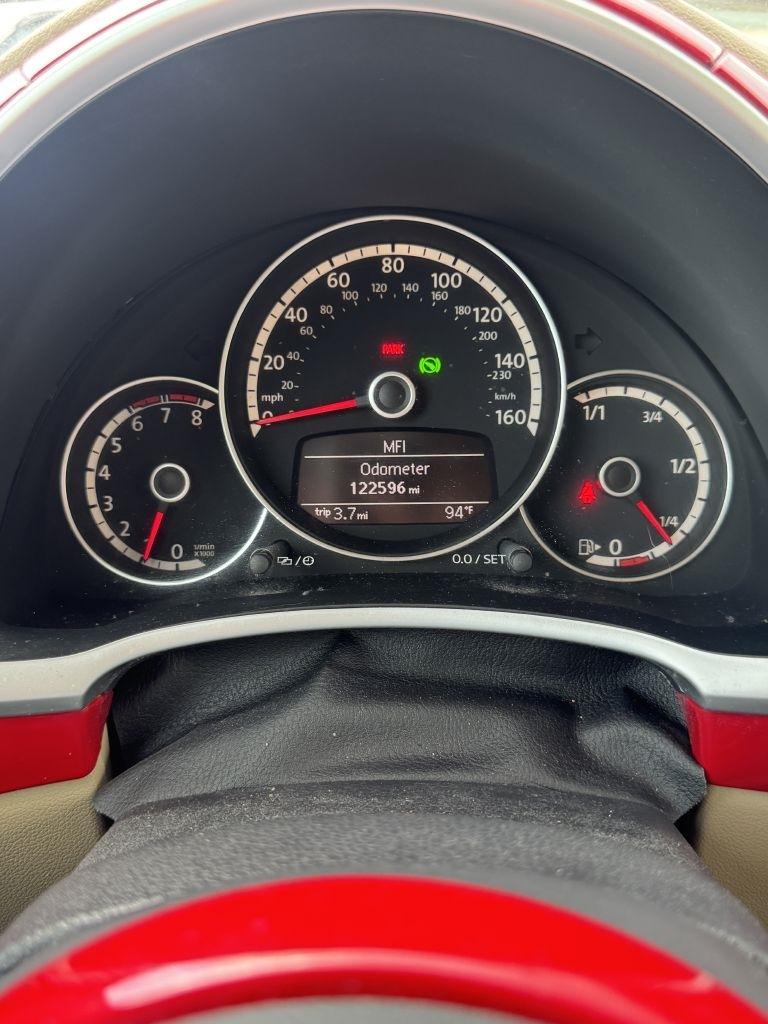 Volkswagen Beetle 2.5L w/Sunroof Sound & Nav 2013