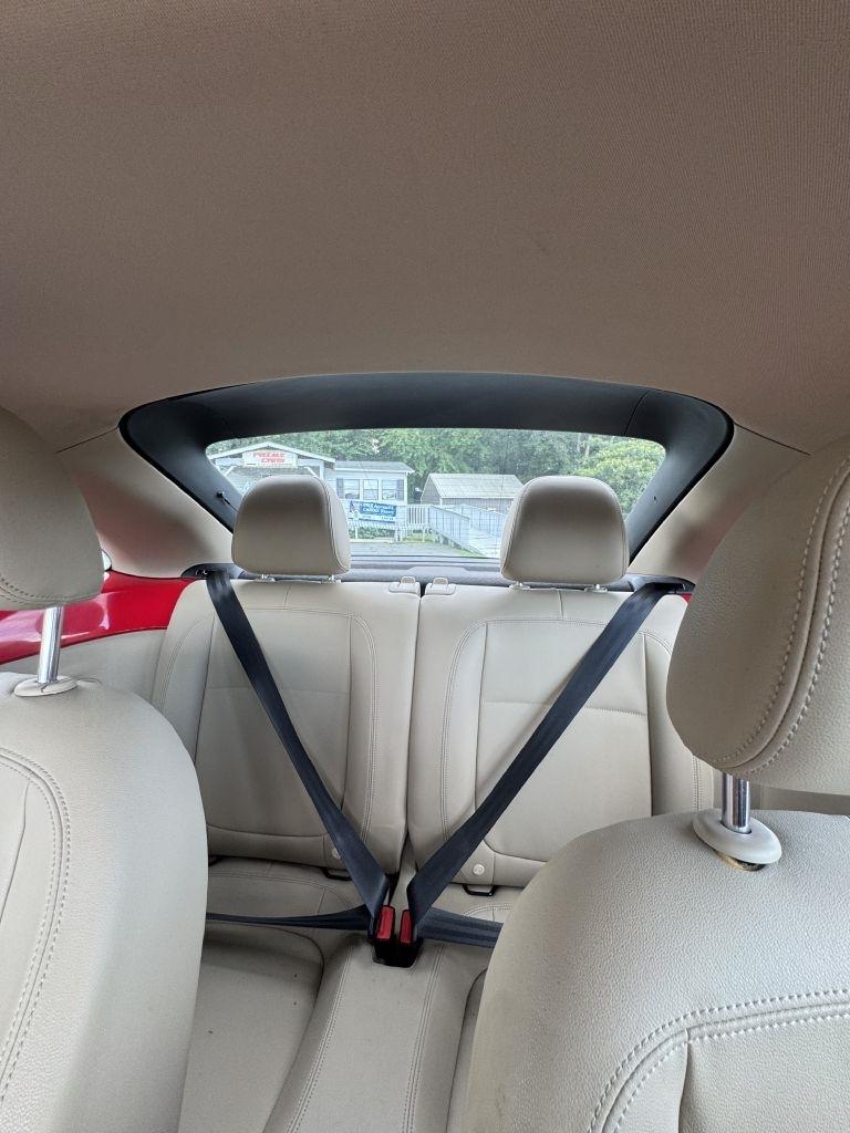 Volkswagen Beetle 2.5L w/Sunroof Sound & Nav 2013