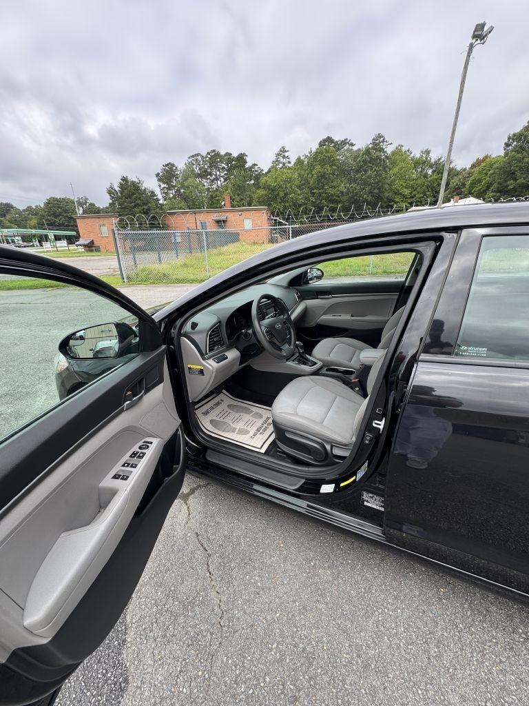 Hyundai Elantra SE 6AT 2018