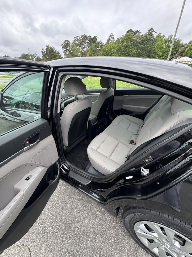 Hyundai Elantra SE 6AT 2018