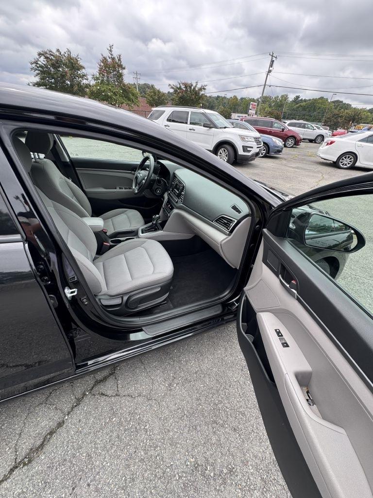 Hyundai Elantra SE 6AT 2018