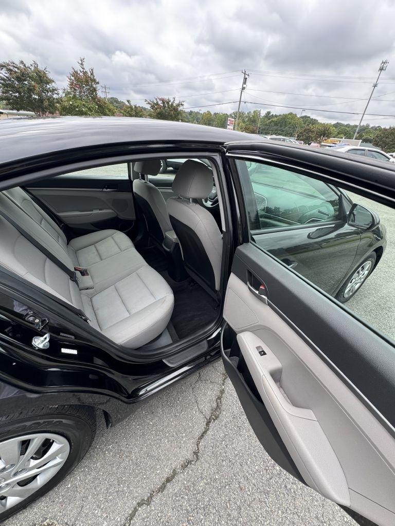 Hyundai Elantra SE 6AT 2018