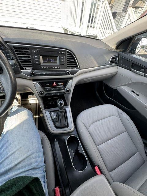 Hyundai Elantra SE 6AT 2018