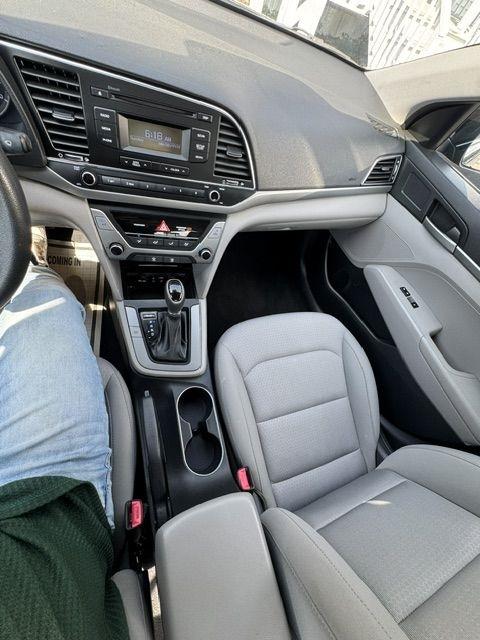 Hyundai Elantra SE 6AT 2018