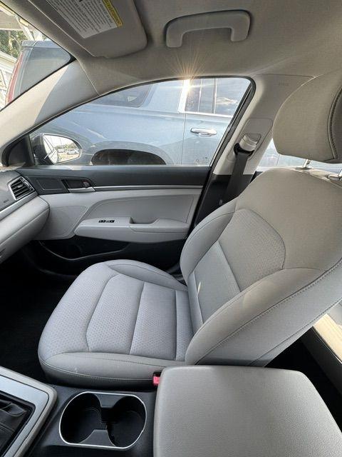 Hyundai Elantra SE 6AT 2018