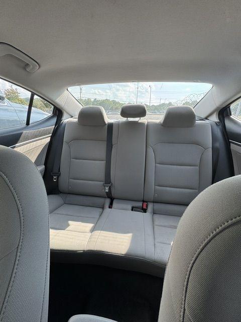 Hyundai Elantra SE 6AT 2018