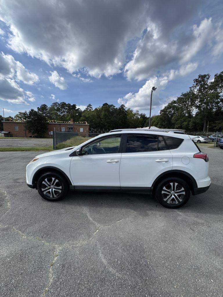 Toyota RAV4 LE FWD 2016