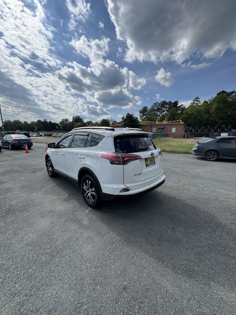 Toyota RAV4 LE FWD 2016