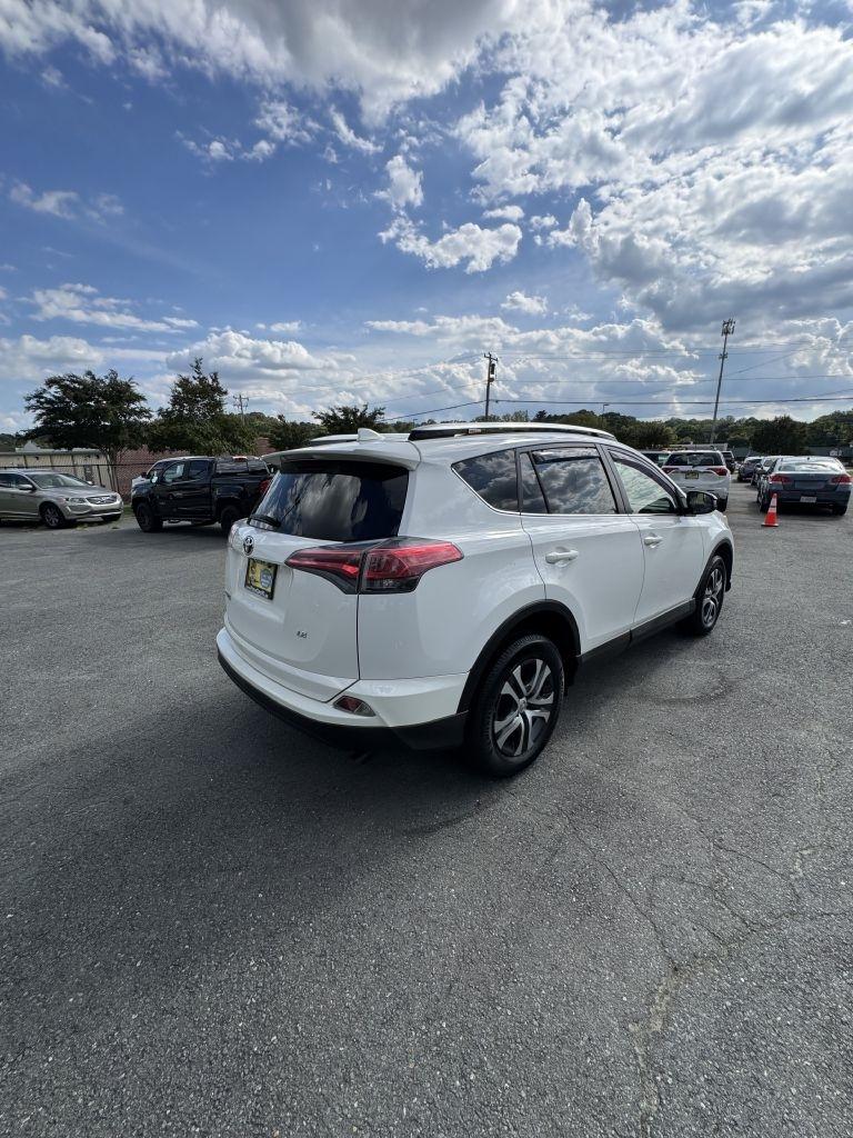 Toyota RAV4 LE FWD 2016