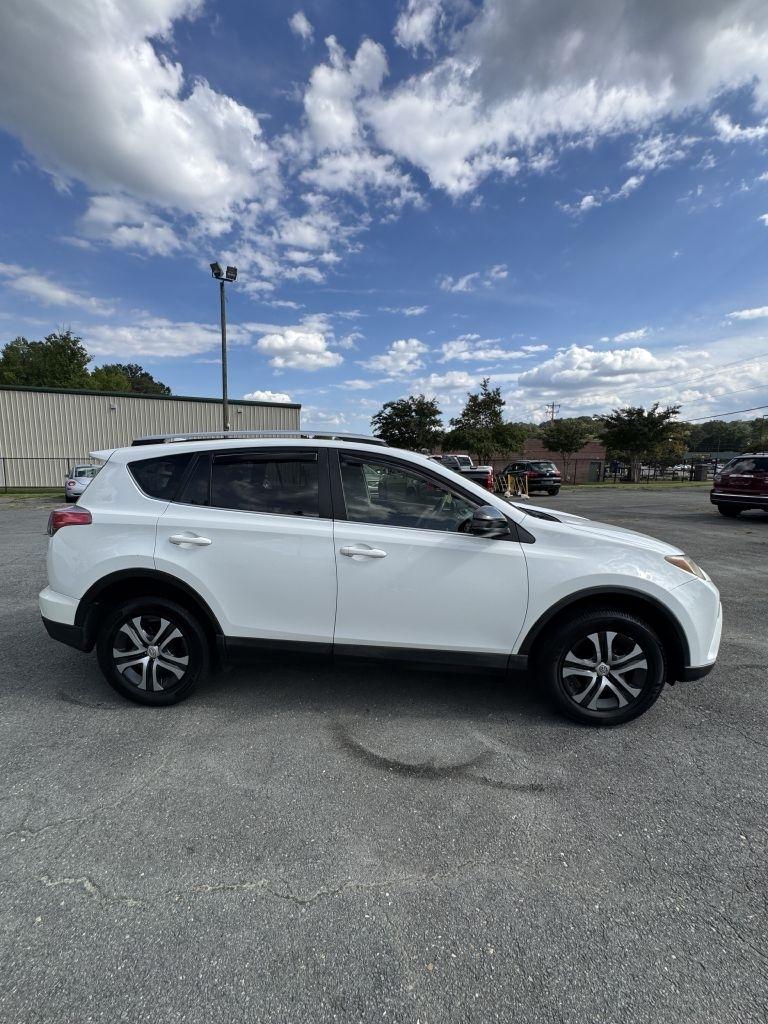 Toyota RAV4 LE FWD 2016