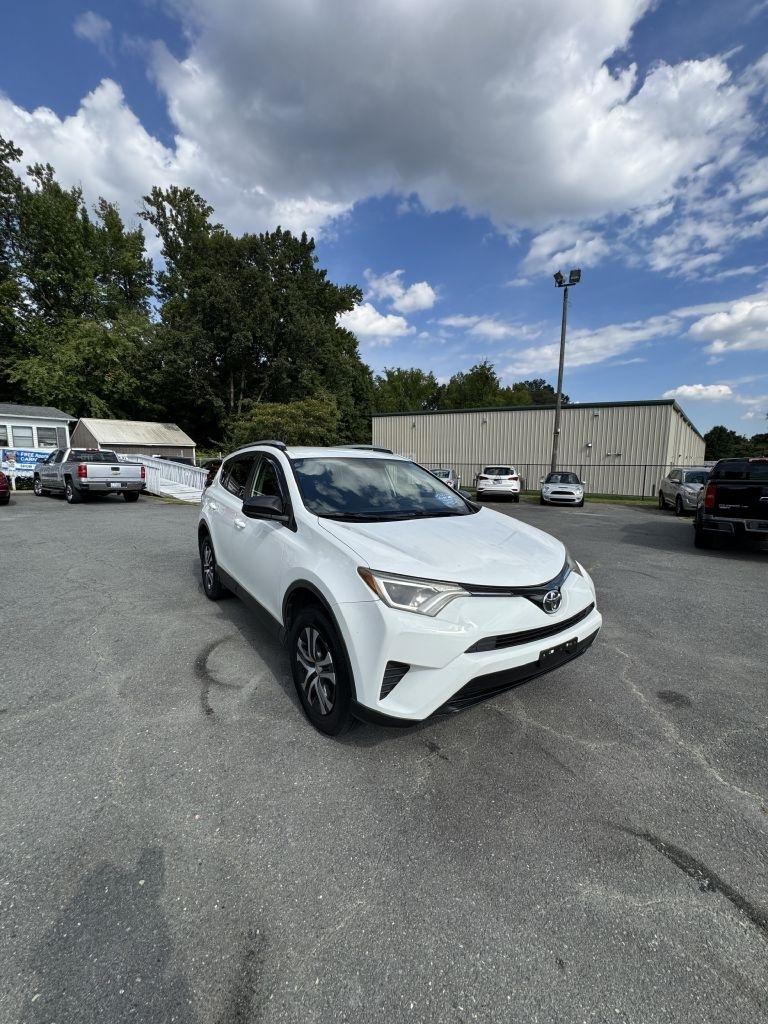 Toyota RAV4 LE FWD 2016