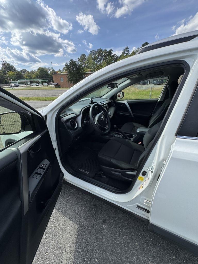 Toyota RAV4 LE FWD 2016