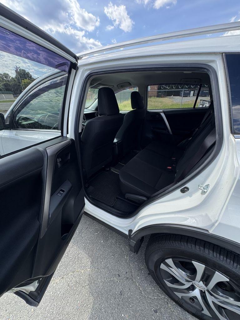 Toyota RAV4 LE FWD 2016