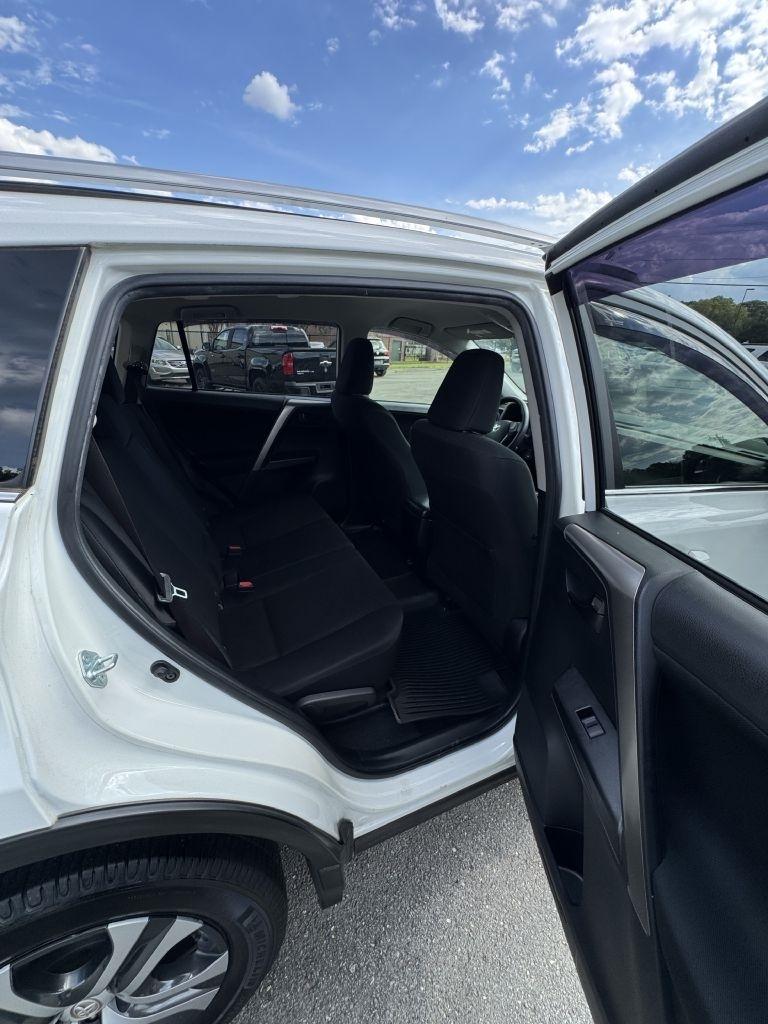 Toyota RAV4 LE FWD 2016