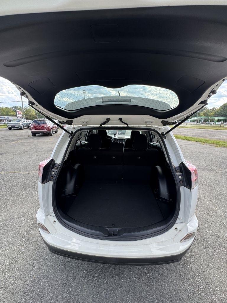 Toyota RAV4 LE FWD 2016