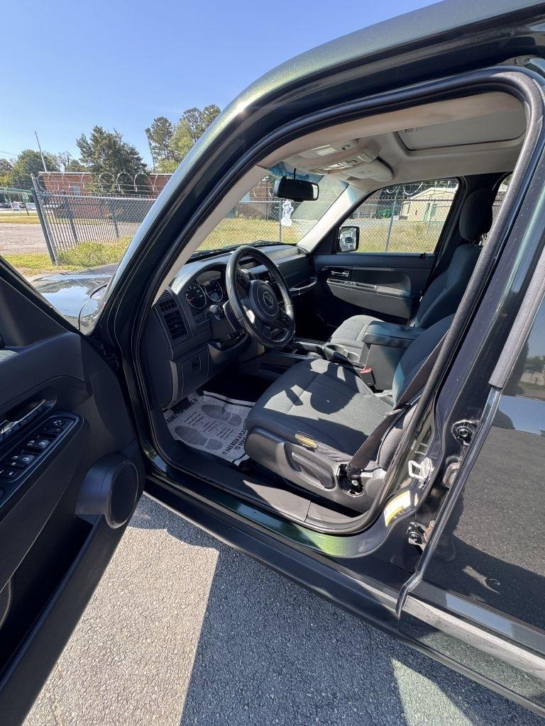 Jeep Liberty Sport 2WD 2012