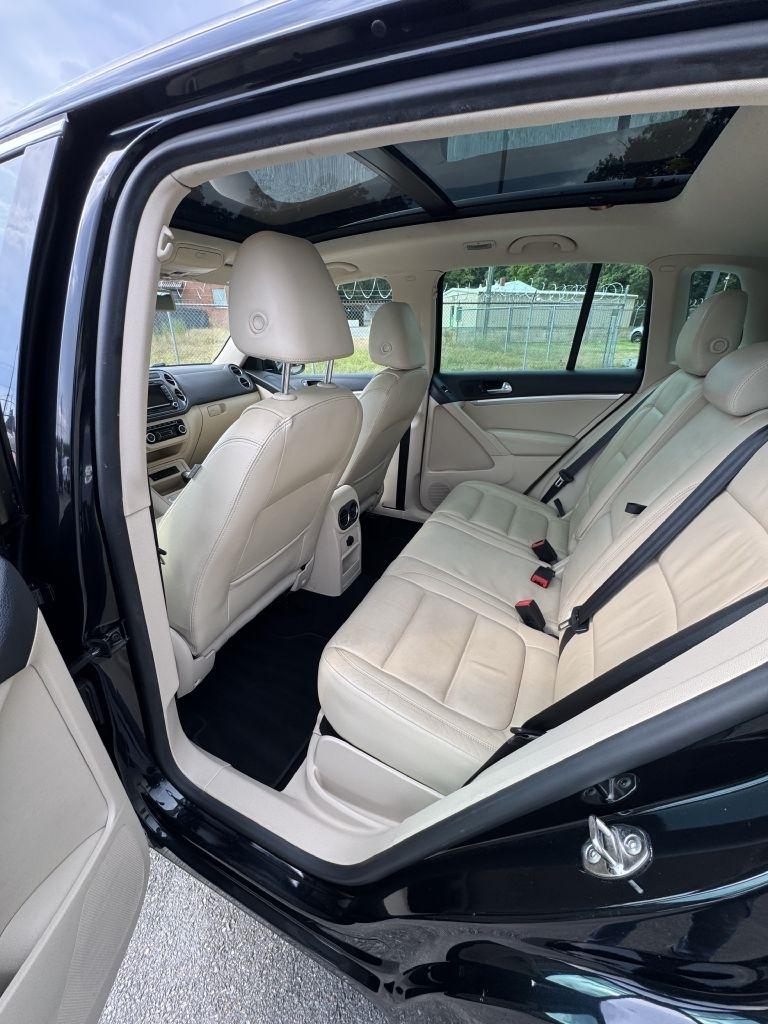 Volkswagen Tiguan S 2012